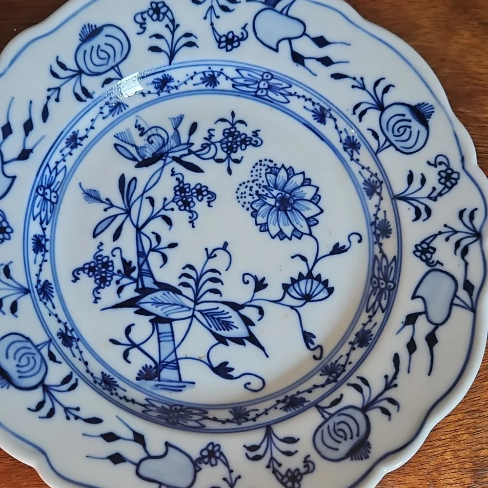 Blue and White Meissen Blue Onion Floral Porcelain Salad Plate. - Picture 2 of 5